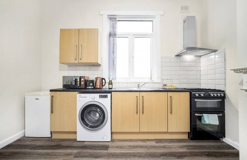 West Bromwich Apartment | Two Bedroom Apartment - Twin Beds - Smart TV - WIFI