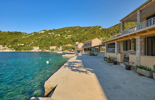 Prozurska Luka Apartment | Two bedroom apartment with terrace and sea view Prožurska Luka, Mljet (A-22333-b)