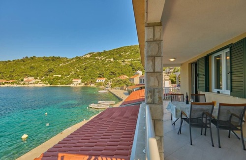 Prozurska Luka Apartment | Two bedroom apartment with terrace and sea view Prožurska Luka, Mljet (A-22333-b)