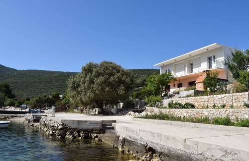 Putnikovic Apartment | Two bedroom apartment near beach Kabli, Pelješac (A-10225-a)