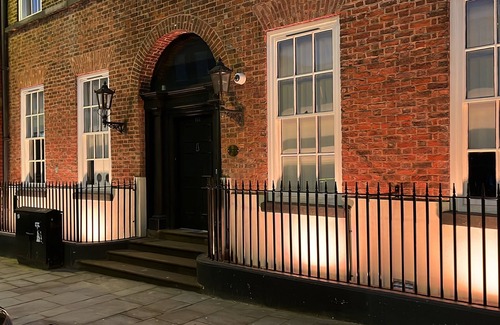 Hope Street Apartment | Two Bedroom Apartment 207 (Sleeps 7)