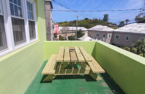 Pembroke House | Two bedroom apartment minutes from the beach