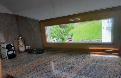 Anzonico Apartment | Two-bedroom apartment with mountain view and garden (SANTORINI)
