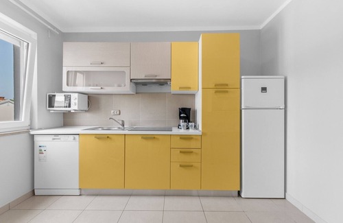 Mali Maj Apartment | Two-Bedroom Apartment Hope V with Balcony near Porec