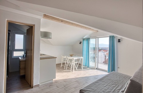 Zaboric Apartment | Two bedroom apartment near beach Žaborić, Šibenik (A-20082-i)