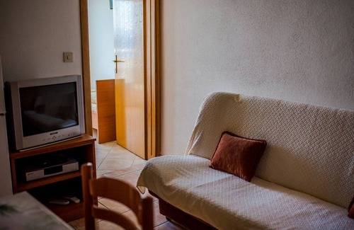 Drasnice Apartment | Two bedroom apartment near beach Drašnice, Makarska (A-20243-h)