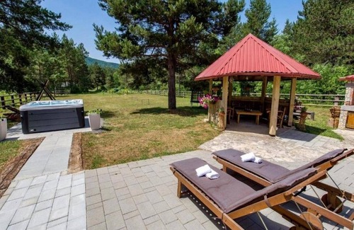 Rudanovac Apartment | Two bedroom apartment with air-conditioning Rudanovac, Plitvice (A-20767-c)