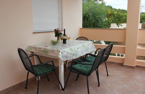 Lukoran Apartment | Two bedroom apartment with terrace Lukoran, Ugljan (A-20387-b)