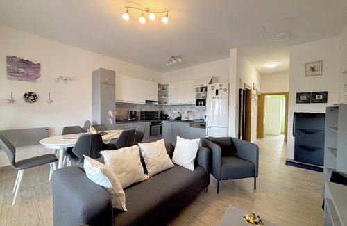 Lukoran Apartment | Two-Bedroom Apartment with Sea View Artmare