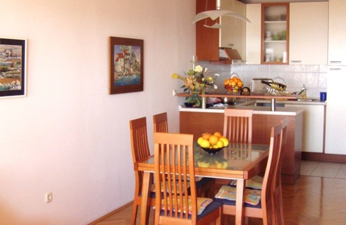 Gorinka Apartment | Two bedroom apartment with terrace and sea view Makarska (A-19756-a)