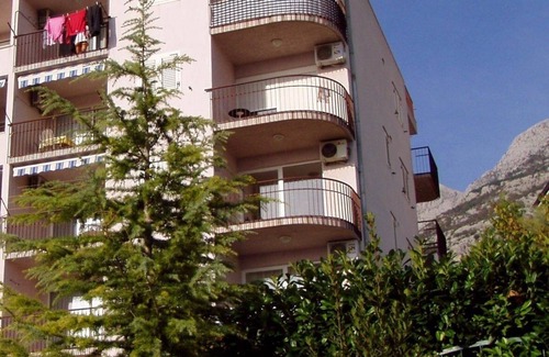 Gorinka Apartment | Two bedroom apartment with terrace and sea view Makarska (A-19756-a)