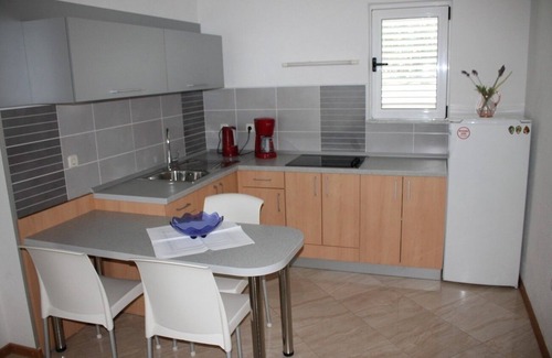 Gorinka Apartment | Two bedroom apartment with balcony and sea view Makarska (A-21911-c)