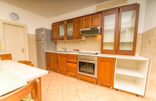 Nerezine Apartment | Two bedroom apartment near beach Nerezine, Lošinj (A-7963-a)