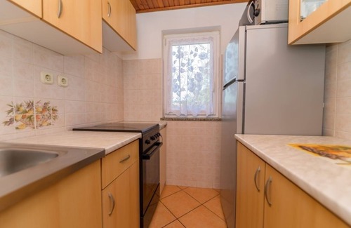 Nerezine Apartment | Two bedroom apartment near beach Nerezine, Lošinj (A-7963-c)