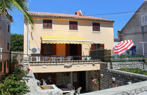 Osor Apartment | Two bedroom apartment with terrace Osor, Lošinj (A-8088-b)