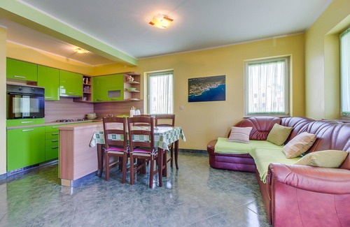 Nerezine Apartment | Two bedroom apartment with balcony and sea view Nerezine, Lošinj (A-11815-a)