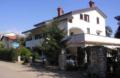 Karigador Apartment | Two bedroom apartment with terrace and sea view Karigador, Novigrad (A-2534-b)
