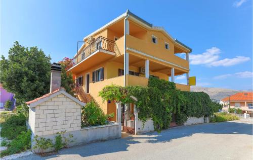 Okrug Donji Apartment | Two-Bedroom Apartment In Okrug Donji