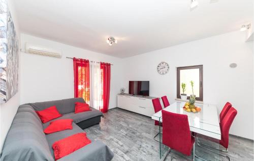 Okrug Donji Apartment | Two-Bedroom Apartment In Okrug Donji