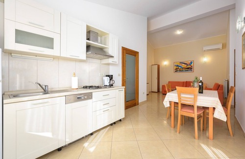 Basanija Apartment | Two bedroom apartment with terrace Bašanija, Umag (A-3402-f)