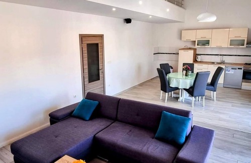 Stobrec Apartment | Two bedroom apartment with balcony and sea view Stobreč, Split (A-22838-a)