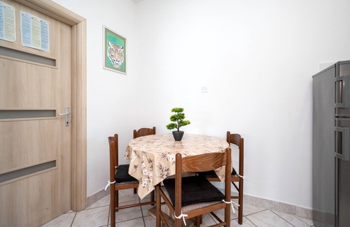 Metajna Apartment | Two bedroom apartment near beach Metajna, Pag (A-6395-e)