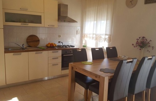 Kustici Apartment | Two bedroom apartment with terrace Zubovići, Pag (A-9363-c)