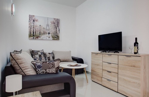 Kaluđerac Apartment | Two Bedroom Apartment w/Swimming Pool