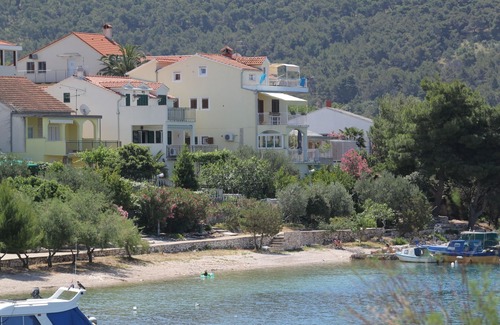 Grebastica Apartment | Two bedroom apartment near beach Grebaštica, Šibenik (A-8333-a)