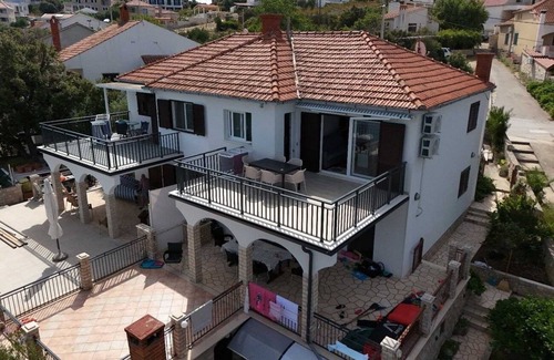 Maslinica Apartment | Two bedroom apartment near beach Maslinica, Šolta (A-774-b)