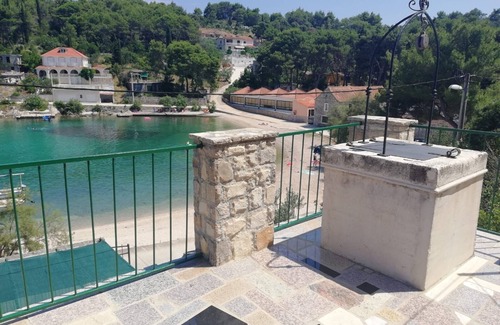 Rogac Apartment | Two bedroom apartment near beach Rogač, Šolta (A-5166-c)