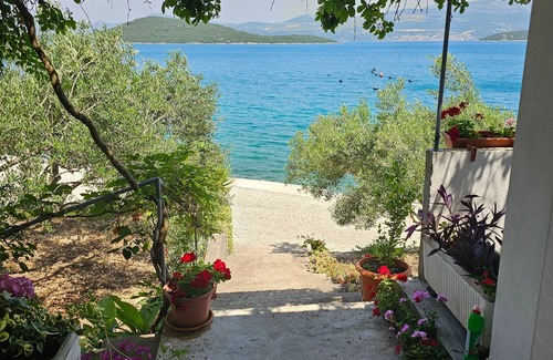 Dubrava Apartment | Two bedroom apartment near beach Cove Pještata, Pelješac (A-10210-b)