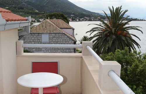Viganj Apartment | Two bedroom apartment near beach Viganj, Pelješac (A-10116-a)