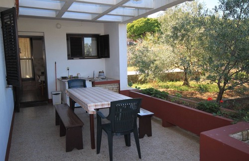 Lukoran Apartment | Two bedroom apartment near beach Lukoran, Ugljan (A-8397-b)