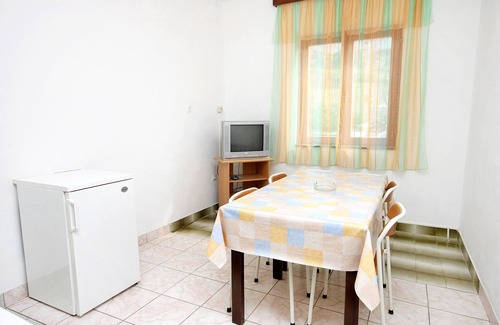 Metajna Apartment | Two bedroom apartment near beach Metajna, Pag (A-6289-a)