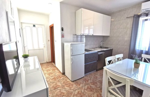 Sevid Apartment | Two bedroom apartment near beach Sevid, Trogir (A-4286-c)