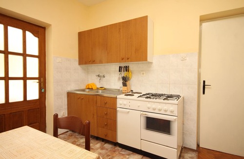 Batalaza Apartment | Two bedroom apartment near beach Ugljan (A-828-a)