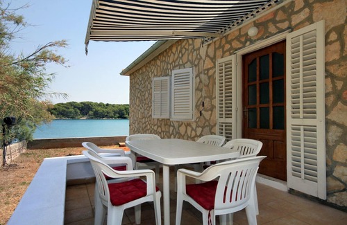Batalaza Apartment | Two bedroom apartment near beach Ugljan (A-828-a)