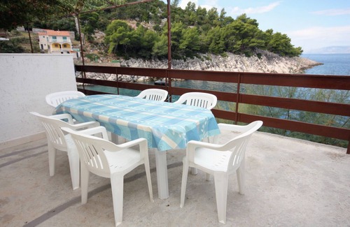 Gdinj Apartment | Two bedroom apartment near beach Cove Pobij, Hvar (A-5712-b)
