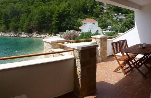 Gdinj Apartment | Two bedroom apartment near beach Cove Skozanje, Hvar (A-5713-c)