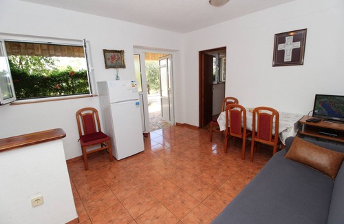 Mandre Apartment | Two bedroom apartment near beach Mandre, Pag (A-4084-b)