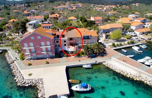 Poljana Apartment | Two bedroom apartment near beach Poljana, Ugljan (A-8432-a)