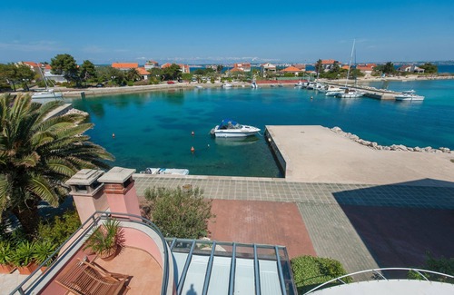 Poljana Apartment | Two bedroom apartment near beach Poljana, Ugljan (A-8432-c)