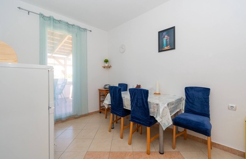 Preko Apartment | Two bedroom apartment near beach Preko, Ugljan (A-11914-a)
