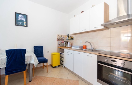 Preko Apartment | Two bedroom apartment near beach Preko, Ugljan (A-11914-a)