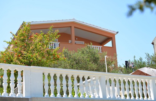 Tkon Apartment | Two bedroom apartment near beach Tkon, Pašman (A-16589-c)