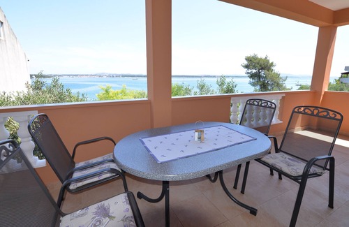 Tkon Apartment | Two bedroom apartment near beach Tkon, Pašman (A-16589-a)