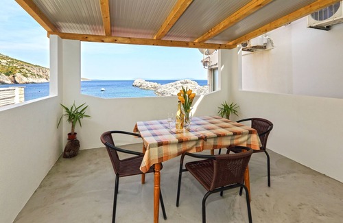 Zarace Apartment | Two bedroom apartment near beach Cove Zaraće, Hvar (A-8778-a)