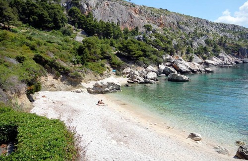 Zarace Apartment | Two bedroom apartment near beach Cove Zaraće, Hvar (A-8778-a)