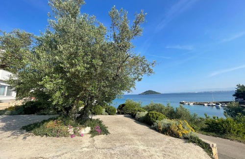Municipality of Kali Apartment | Two bedroom apartment near beach Kali, Ugljan (A-345-b)